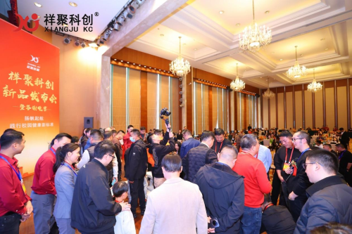 2024祥聚科创新品发布会暨答谢晚宴圆满举行 午休课桌椅可躺可坐.升降方便.舒适可靠