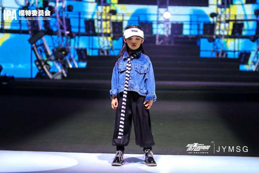 IPA第八季SZ少儿时尚周：领秀超模携手简约慢时光演绎童真时尚