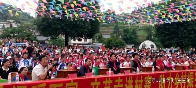 欢乐六一 梦想起航:开阳县花梨镇中心校文艺汇演暨捐赠活动侧记