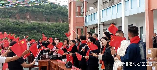 欢乐六一 梦想起航:开阳县花梨镇中心校文艺汇演暨捐赠活动侧记