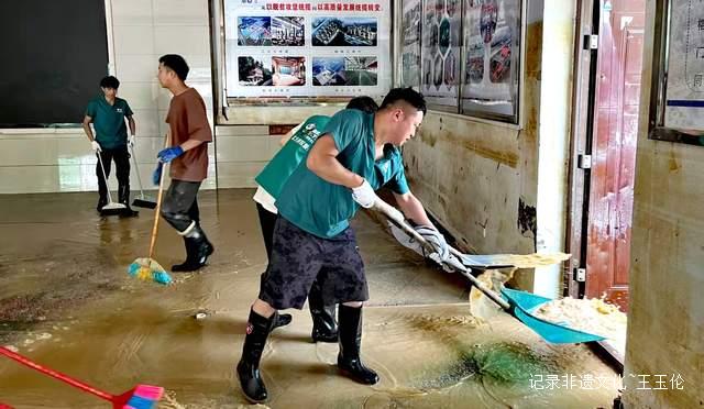 爱与希望照亮榕江：一场温暖而震撼的抗洪救援行动