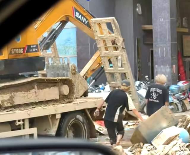 爱与希望照亮榕江：一场温暖而震撼的抗洪救援行动