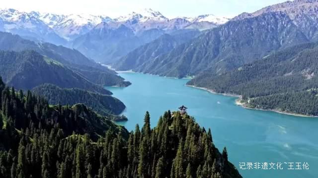 星空帐篷+篝火晚会 天山天池打造顶级露营体验