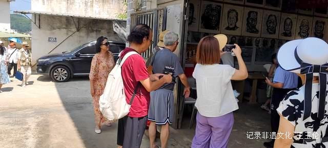 修文杜宁美术馆成艺术新地标 千余件作品再现烽火岁月