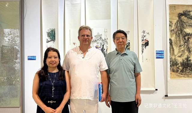 烟台艺术圈大事记!中法文化交流画展今日隆重开幕