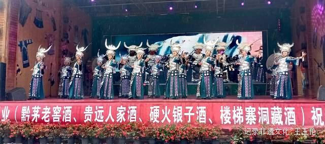 贵州花溪:楼梯寨举办首届寨歌寨舞民族歌舞表演大赛决赛