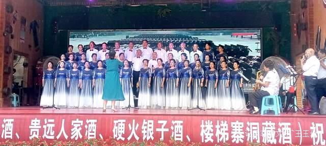 贵州花溪:楼梯寨举办首届寨歌寨舞民族歌舞表演大赛决赛