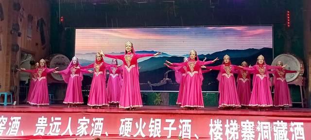 贵州花溪:楼梯寨举办首届寨歌寨舞民族歌舞表演大赛决赛