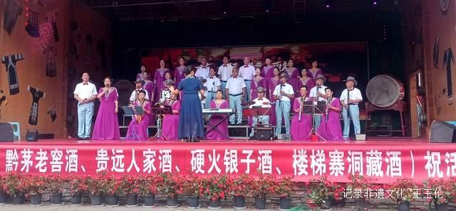 贵州花溪:楼梯寨举办首届寨歌寨舞民族歌舞表演大赛决赛
