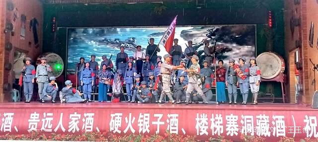 贵州花溪:楼梯寨举办首届寨歌寨舞民族歌舞表演大赛决赛