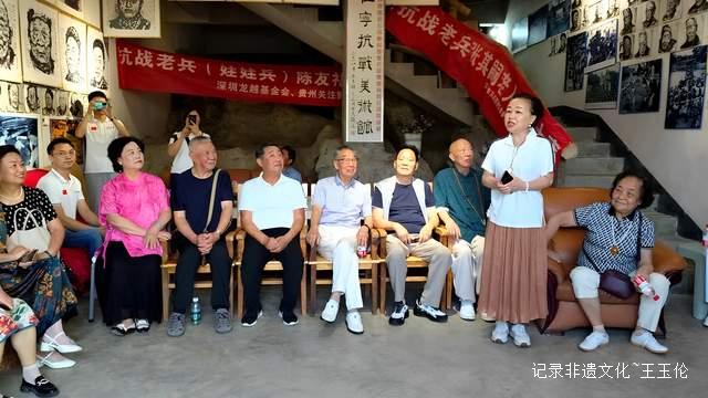 铭记抗战历史：贵州各界参观杜宁美术馆侧记