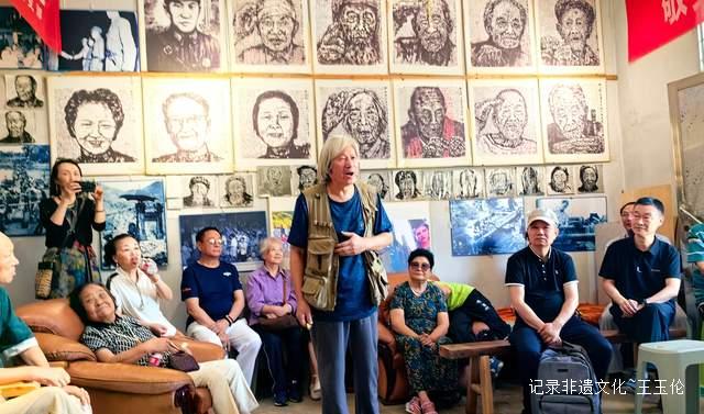 铭记抗战历史：贵州各界参观杜宁美术馆侧记