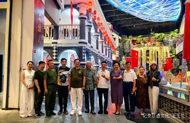 从青丝到白发:贵州118团战友45年后再聚首 现场催人泪下