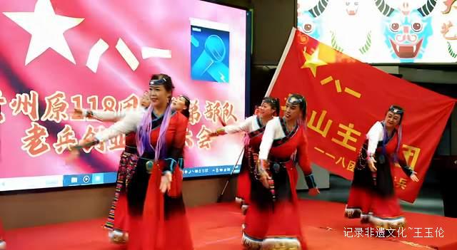 从青丝到白发：贵州118团战友45年后再聚首 现场催人泪下