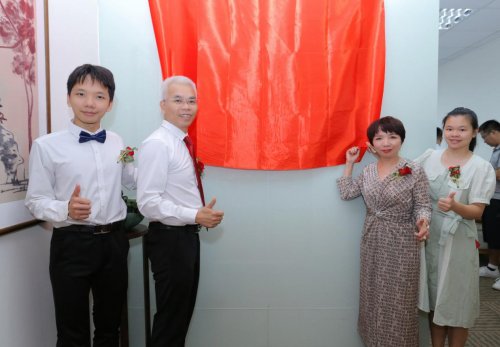几十家媒体争相报道，识铭财家庭管理火爆上头条