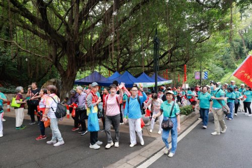 中国体育彩票“九九重阳” 第三届广东省老年人徒步大会在白云山隆重举行
