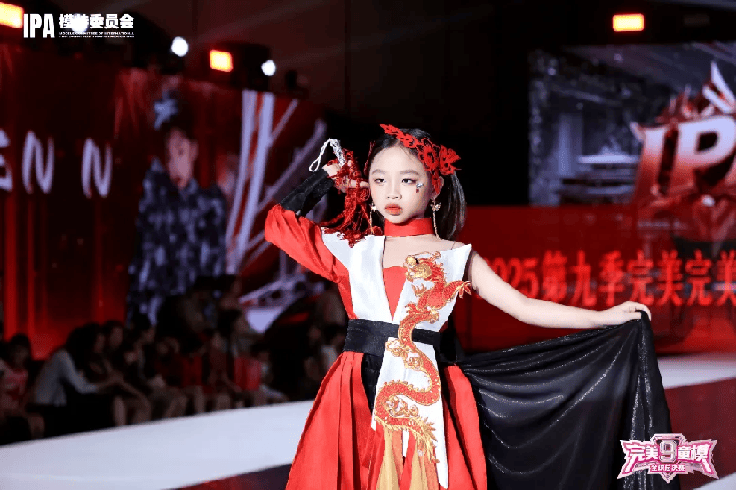 全球代言人 黄诗雯 第九季完美童模高光载入史册 下一站更闪耀