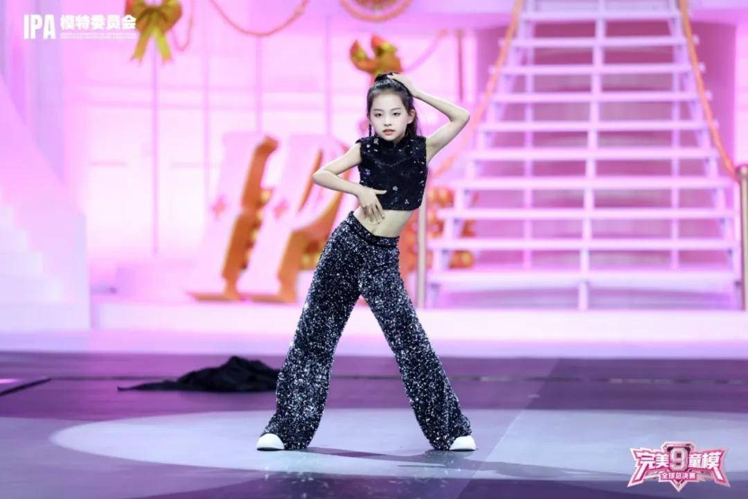 时尚影响力明星官 孟梓娴 第九季完美童模高光载入史册 下一站更闪耀