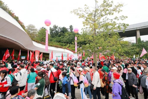 中国体育彩票“九九重阳” 第三届广东省老年人徒步大会在白云山隆重举行