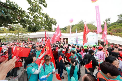 中国体育彩票“九九重阳” 第三届广东省老年人徒步大会在白云山隆重举行