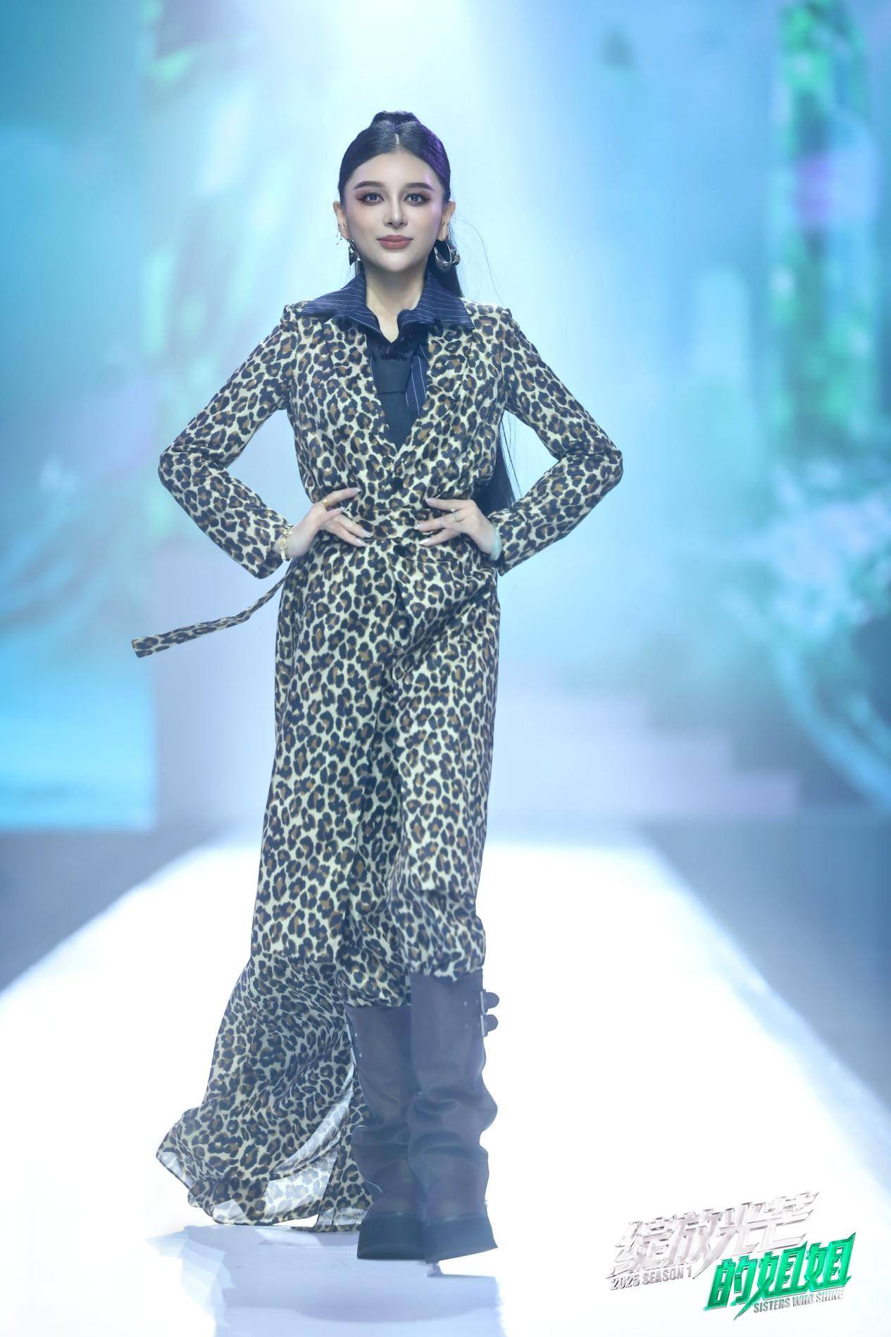 恭喜黄予歆!斩获“2025 第一季绽放光芒的姐姐”全球至尊人气冠军