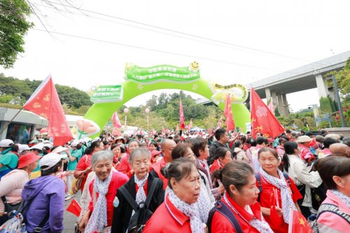 中国体育彩票“九九重阳” 第三届广东省老年人徒步大会在白云山隆重举行