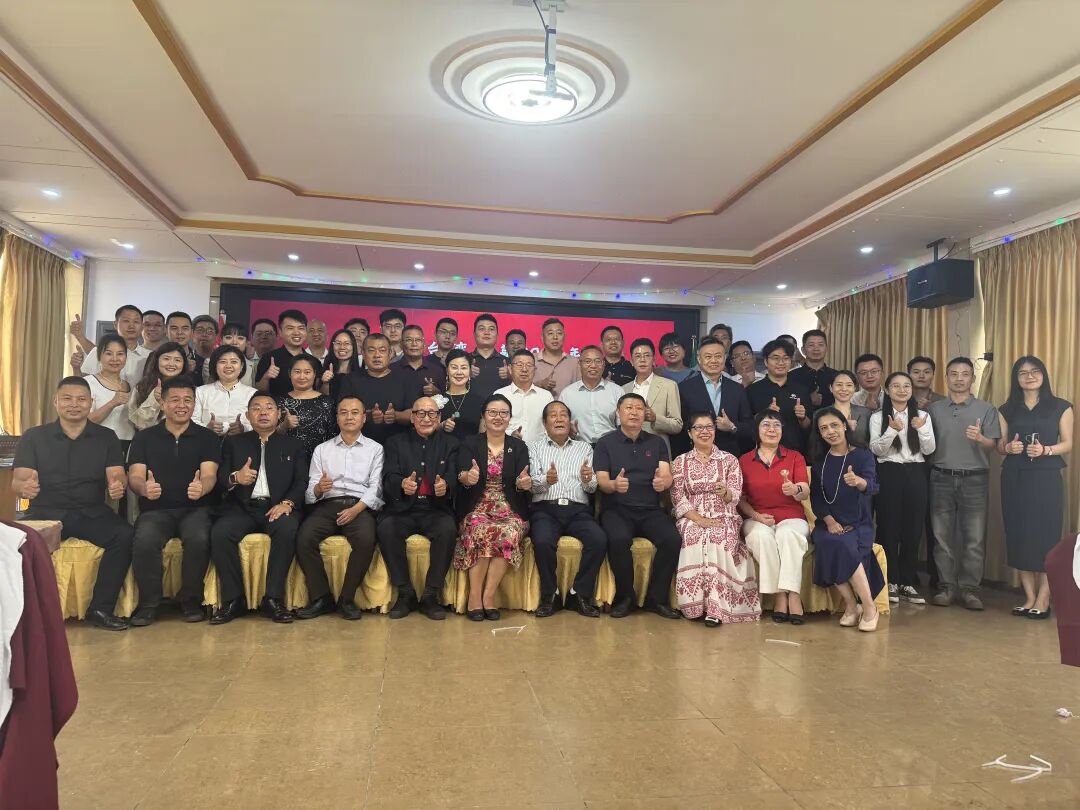 中国驻拉各斯总领馆与西非暨尼日利亚中国和统会成功举办“纪念台湾光复80周年暨学习党的二十届四中全会精神”座谈会
