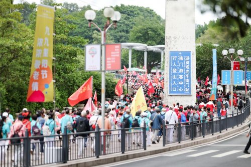 中国体育彩票“九九重阳” 第三届广东省老年人徒步大会在白云山隆重举行