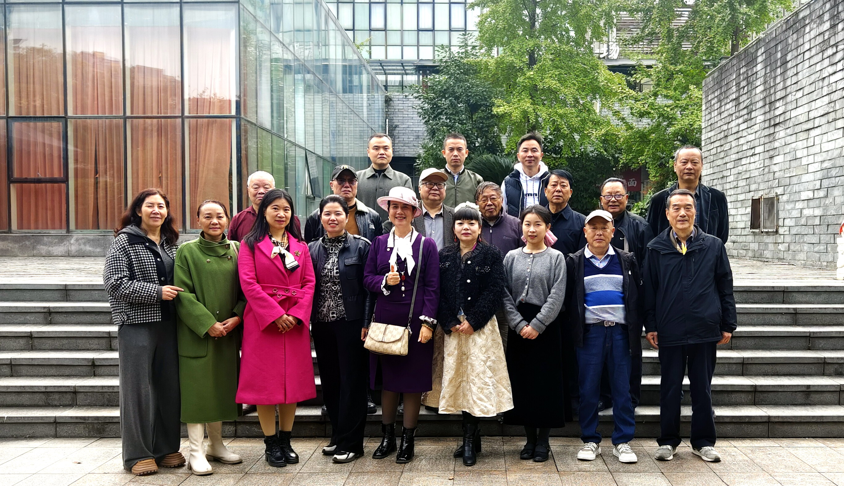 笔墨传情守初心 媒企同心庆佳节