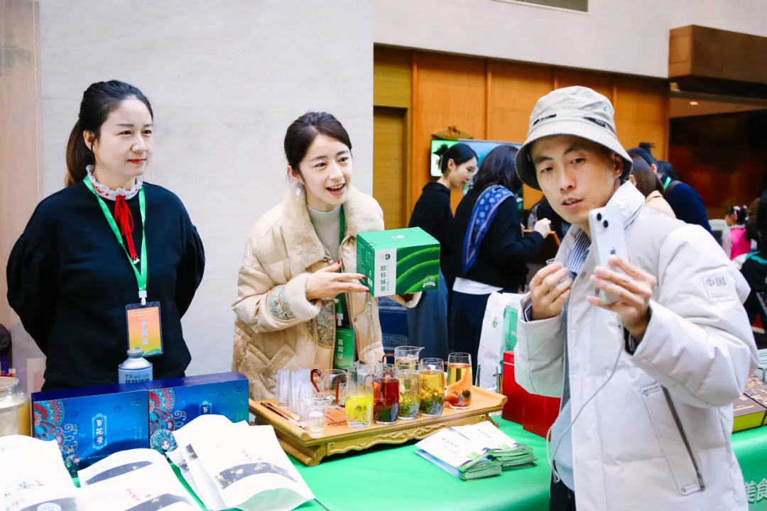“健康中国·生态黔菜”:2025北京黔菜民族文化美食荟——梵净山珍之夜暨‘梵净抹茶’北京宣传推介活动圆满举办