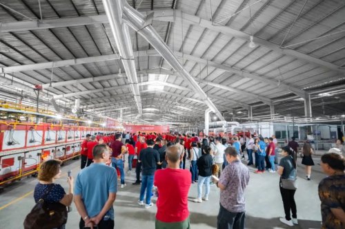 中国大角鹿DEER在马来西亚工厂正式点火投产