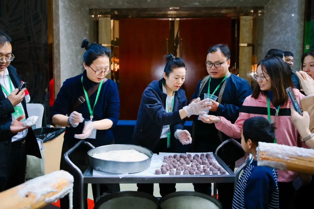 “健康中国·生态黔菜”:2025北京黔菜民族文化美食荟——梵净山珍之夜暨‘梵净抹茶’北京宣传推介活动圆满举办