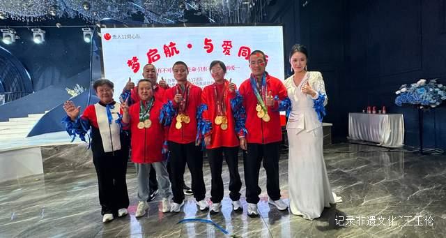 从梦启航到与爱同行:吕昕烛十七年公益路上的坚守与感动