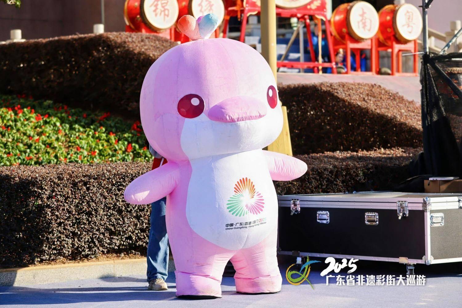 2025广东省非遗彩街大巡游，超900人演绎1.2 公里岭南文化长卷……