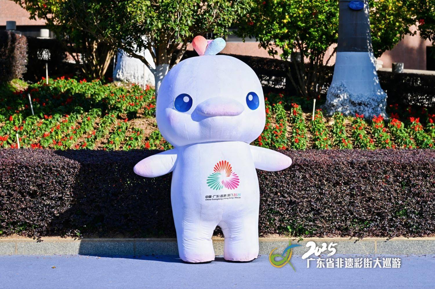 2025广东省非遗彩街大巡游，超900人演绎1.2 公里岭南文化长卷……