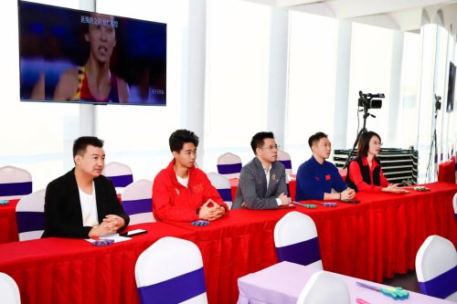 体育世界冠军走进百莲凯,实地见证白发生黑硬核实力