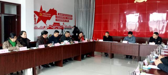 汇聚社会力量 共绘乡村新景   ——“助力乡村振兴 共建和美社区”爱心座谈会暨送温暖活动在龙马新社区成功举行