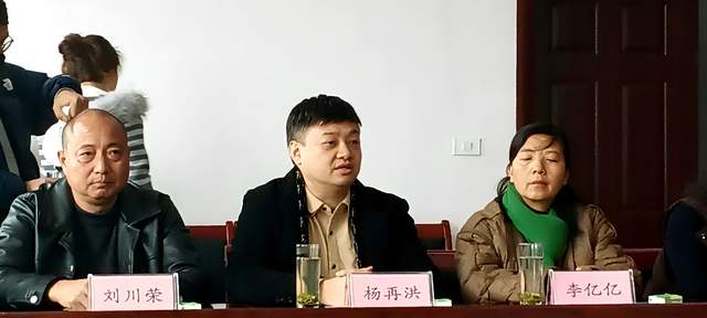 汇聚社会力量 共绘乡村新景   ——“助力乡村振兴 共建和美社区”爱心座谈会暨送温暖活动在龙马新社区成功举行