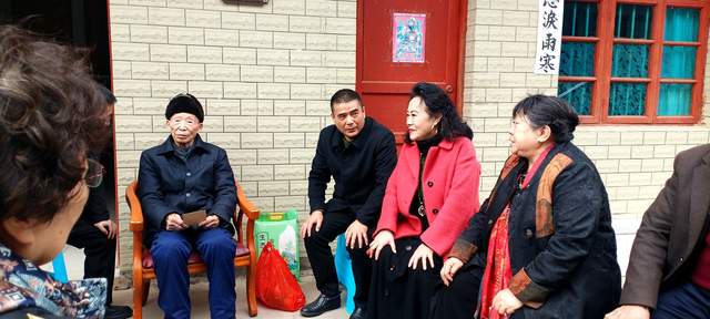 汇聚社会力量 共绘乡村新景   ——“助力乡村振兴 共建和美社区”爱心座谈会暨送温暖活动在龙马新社区成功举行