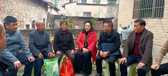 汇聚社会力量 共绘乡村新景   ——“助力乡村振兴 共建和美社区”爱心座谈会暨送温暖活动在龙马新社区成功举行