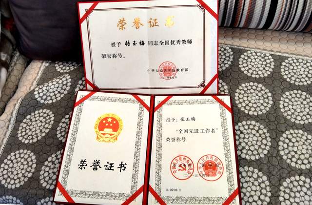 三尺讲台育桃李 一片丹心化春晖 ——记全国优秀教师张玉梅的三十五年教育人生