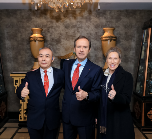 文国红主席会见玻利维亚前总统豪尔赫·基罗加