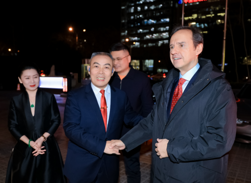 文国红主席会见玻利维亚前总统豪尔赫·基罗加