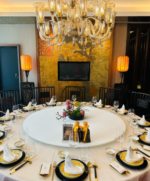 文国红主席会见玻利维亚前总统豪尔赫·基罗加