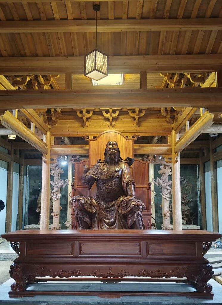 武夷山古汉城关圣庙,中国最大千年楠木关圣像