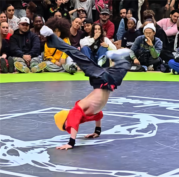 中国13岁小孩李勇秋斩获世界冠军