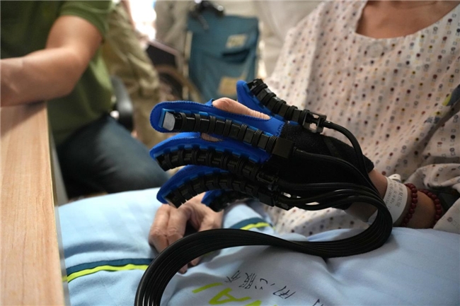 神经调控与脑机接口康复落户崇爱暨康复医学会临床应用基地揭牌