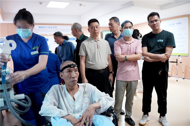 神经调控与脑机接口康复落户崇爱暨康复医学会临床应用基地揭牌