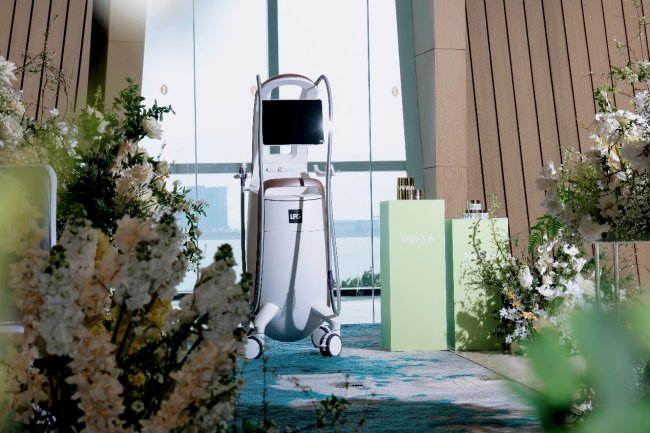 法国LPG 11代机珠海首发，全球CEO访臻尚驻颜共启“智美双生”新篇章