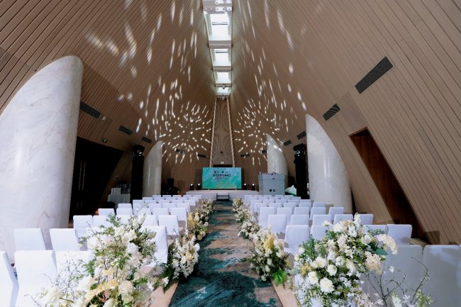 法国LPG 11代机珠海首发，全球CEO访臻尚驻颜共启“智美双生”新篇章